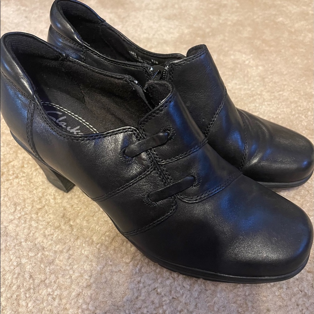 Clark’s black boot. Size 7.5